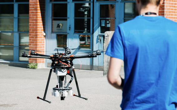 Testing the drone in the PdP team Isaware project