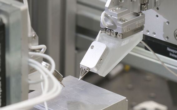 Robotic microgripper manipulation setup
