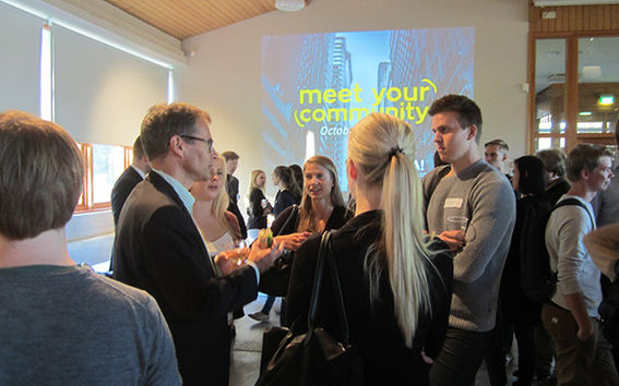 Meet Your Community -tapahtuma keräsi yhteen mursuja, KY-aktiiveja, professoreja ja alumneja