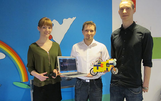 Sähkötekniikan korkeakoulun Sähköpaja-kurssilla esiteltiin kekseliäitä lopputöitä