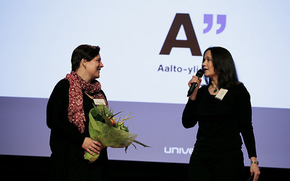 Specialist Annemari Rautio from the Career Services and Head of External Relations Jonna Söderholm from the School of Business received the special University of the Year award on behalf of Aalto University. Photo: Tage Rönnqvist