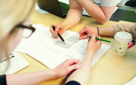 Nyt kun taloustieteen naistohtoreiden määrä on kasvussa, alalla tulee varmasti olemaan tulevaisuudessa nykyistä enemmän naisprofessoreita, professorit Pertti Haaparanta ja Juuso Välimäki iloitsevat.