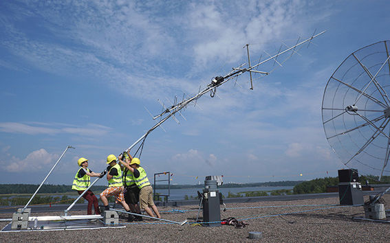 aaltosatelliitit_maaasemanpystytys_otaniemi_fi_en.jpg