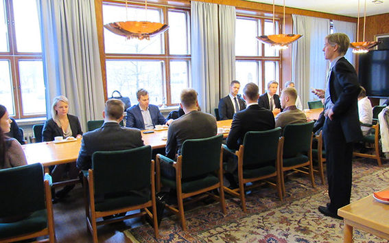 Dean's list -palkitsemistilaisuus pidettiin Kauppakorkeakoulun päärakennuksen istuntosalissa.