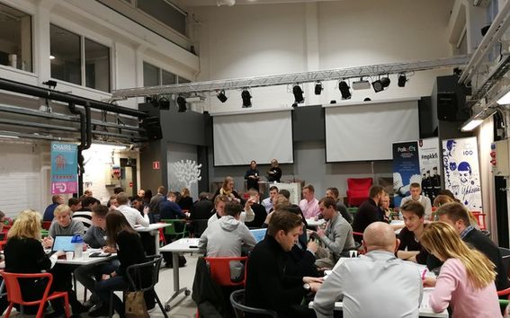 Opiskelijatiimit aloittivat julkisen sektorin organisaatioiden tarjoamien haasteiden työstämisen Design Factorylla 31.10. Kurssin finaali on 14.12.