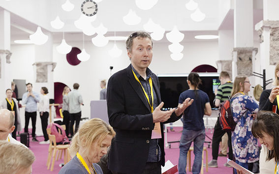 The Education@Aalto event takes place in connection with the Aalto Festival in May. Tomi Kauppinen in the event of 2017. Photo: Alisa Janits.