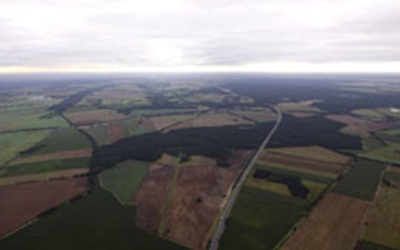 Weather phenomena such as El Niño affect up to two-thirds of the world’s harvests. In photo farmers’ fields in Kremmen north-west of Berlin, Germany. Credit: Sebastian Röder