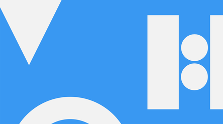 Abstrakti muotoilu, jossa sininen tausta, valkoiset ympyrät ja valkoiset geometriset muodot.