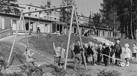 Children playing in the yard of Siilitie childcare center.