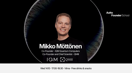 Hymyilevä henkilö mustassa paidassa tummalla ympyrätaustalla, teksti Mikko Möttösestä ja Aalto Founder School -tapahtumasta.