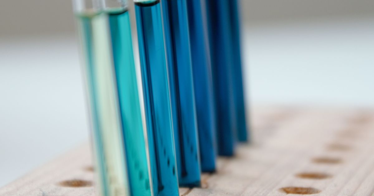 A greener route to blue – a new method drastically reduces the amount ...