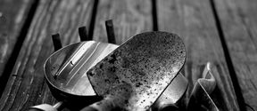 Gardening tools_by john-bogna-742680-unsplash