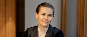Professori Mari Lundström