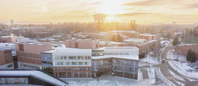 The picture shows the School of Business in winter time and during sunset. The photo was taken by Mikko Raskinen from Aalto University. 