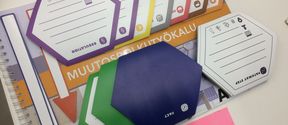 INUSE Transition arena toolkit; hexagonal paper cards in different colours