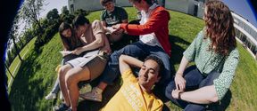 Aalto University students on campus. Photo by Aleksi Poutanen.