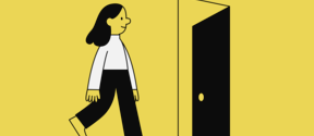 Kuvitus henkilöstä kävelemässä kohti avointa ovea keltaisella taustalla.