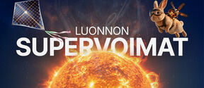 Hehkuva aurinko, teksti LUONNON SUPERVOIMAT, vasemmalla leija ja oikealla lentävä pupu potkurirepulla