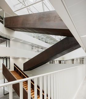 Väre klusteriaulan portaat Kuva: Tuomas Uusheimo / Aalto-yliopisto