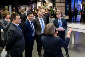 Prime Minister of Estonia Jüri Ratas, Prime Minister of Slovenia Marjan Sarek, Prime Minister Juha Sipilä and Aalto University’s President Ilkka Niemelä followed Professor Armi Temmes' presentation of intelligent energy transfer.