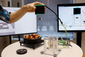 Aalto University / Magnetic Levitation Control demo / photo: Linda Koskinen