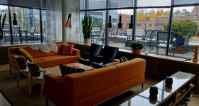 Oleskelutila ja terassi