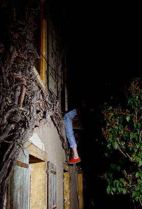 The other side, a photograph by Anne Golaz from her book Corbeau, published in 2017.