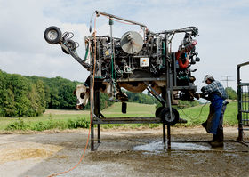 Travail, a photo from Anne Golaz' book Corbeau, published in 2017 by Mack Books