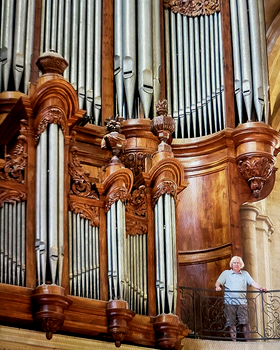 Olli Ikkala kirkossa.