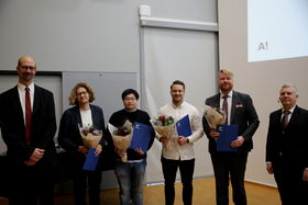 Kuvassa väitöskirjapalkitut