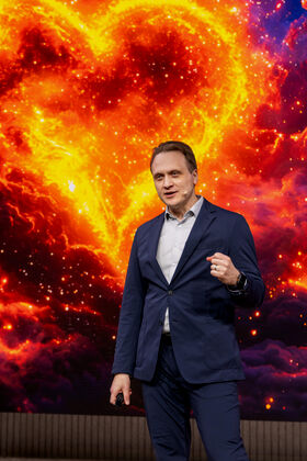 Timo Vuori puheenvuoro, valokuva Ahti Brummer.