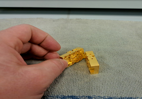 Radiotaajuuksilla toimiva komponentti.