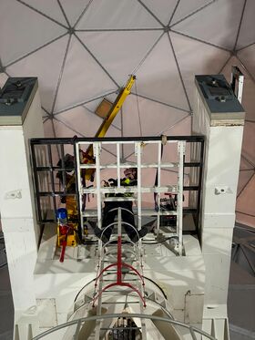 Insinööri radioteleskoopissa.