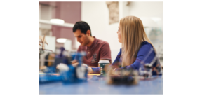 Nainen ja mies pöydän ääressä, kuvituskuva