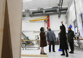 Students at workshop in Otakaari 7