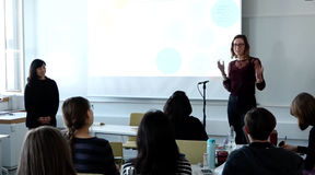 Doctoral students discussing their research with master’s students.