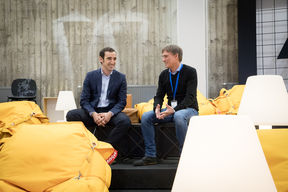 Francesco Riccin ja Friedrich Simmelin mielestä menestyksekäs tutkijan ura vaatii uteliaisuutta, täsmällisyyttä, kilpailunhalua - ja onnea. Kuva Matti Ahlgren / Aalto-yliopisto