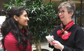 Aalto-yliopisto / Manila ja Anna-Leena keskustelemassa keskenään / photo: Kaisa Paasivirta