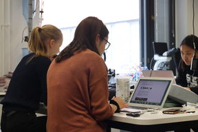 Nuoria tietokoneilla