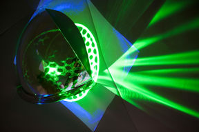 Politiikkasuositus Kuinka alustataloutta voidaan edistää terveysalalla. Image is an abstract taken from an exhibition Crystal Flowers at Aalto University. 