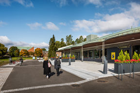 Ostoskeskus A Blanc ja Alvarinaukio