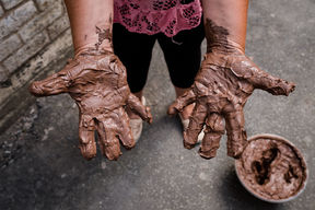 Saven kosketus. Tactile clay.