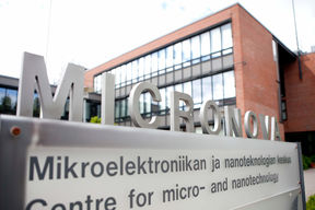 Micronova on Suomen kansallinen mikro- ja nanotekniikan alan tutkimusinfrastruktuuri, joka on VTT:n ja Aalto-yliopiston yhteisomistuksessa. 