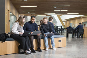 Three students sitting at the School of Business. Photo: Ari Toivonen