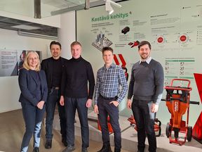 Räätälöity opiskelijaprojekti Hiltille, projektiryhmä päätöstapaamisessa