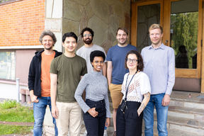 Vasemmalta Taras Redchuk, Chris Hayes, Aakeel Wagay, Ada Pajari, Dan Noel, Eveliny Nery ja Jarno Mäkelä. Kuva: Mikko Raskinen.