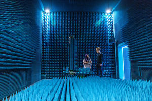  Tutkimustyössä hyödynnetään Aalto-yliopiston radiokaiutonta huonetta Otaniemessä. Kuva: Aalto-yliopisto / Unto Rautio Tutkimustyössä hyödynnetään Aalto-yliopiston radiokaiutonta huonetta Otaniemessä. Kuva: Aalto-yliopisto / Mikko Raskinen