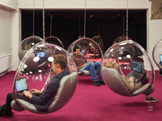 Students at Harald Herlin Learning Centre, photo by Unto Rautio