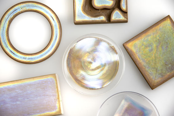 Wood-based structural shimmering wood colour has no colour pigments. Photo: Valeria Azovskaya