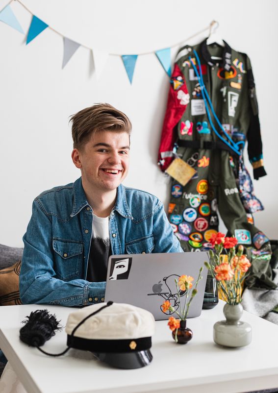 Vapunjuhlintaa sisätiloissa